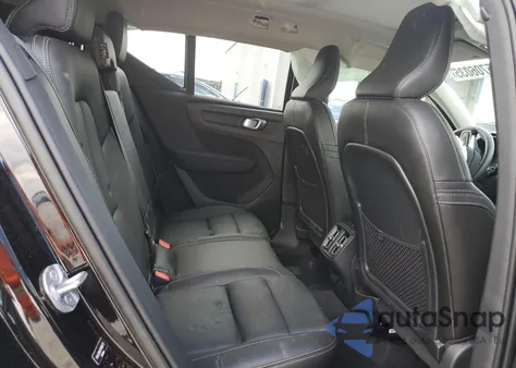 2023 Volvo Xc40 Plus z USA, uszkodzony, nr VIN YV4L12UW7P2066772